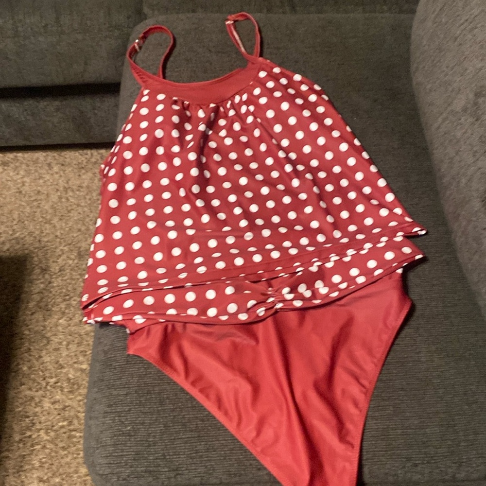 Burgundy and white polka dot tanking